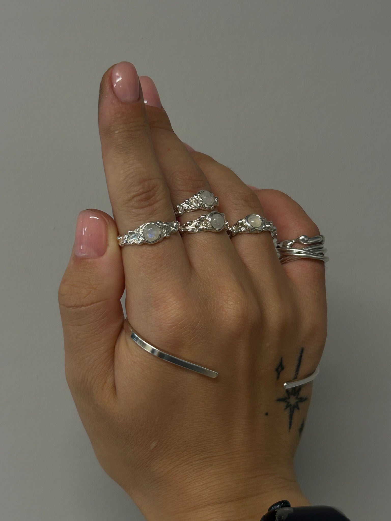 Каблучка вируюча з місячним каменем VEDEKHINAK.jewelry