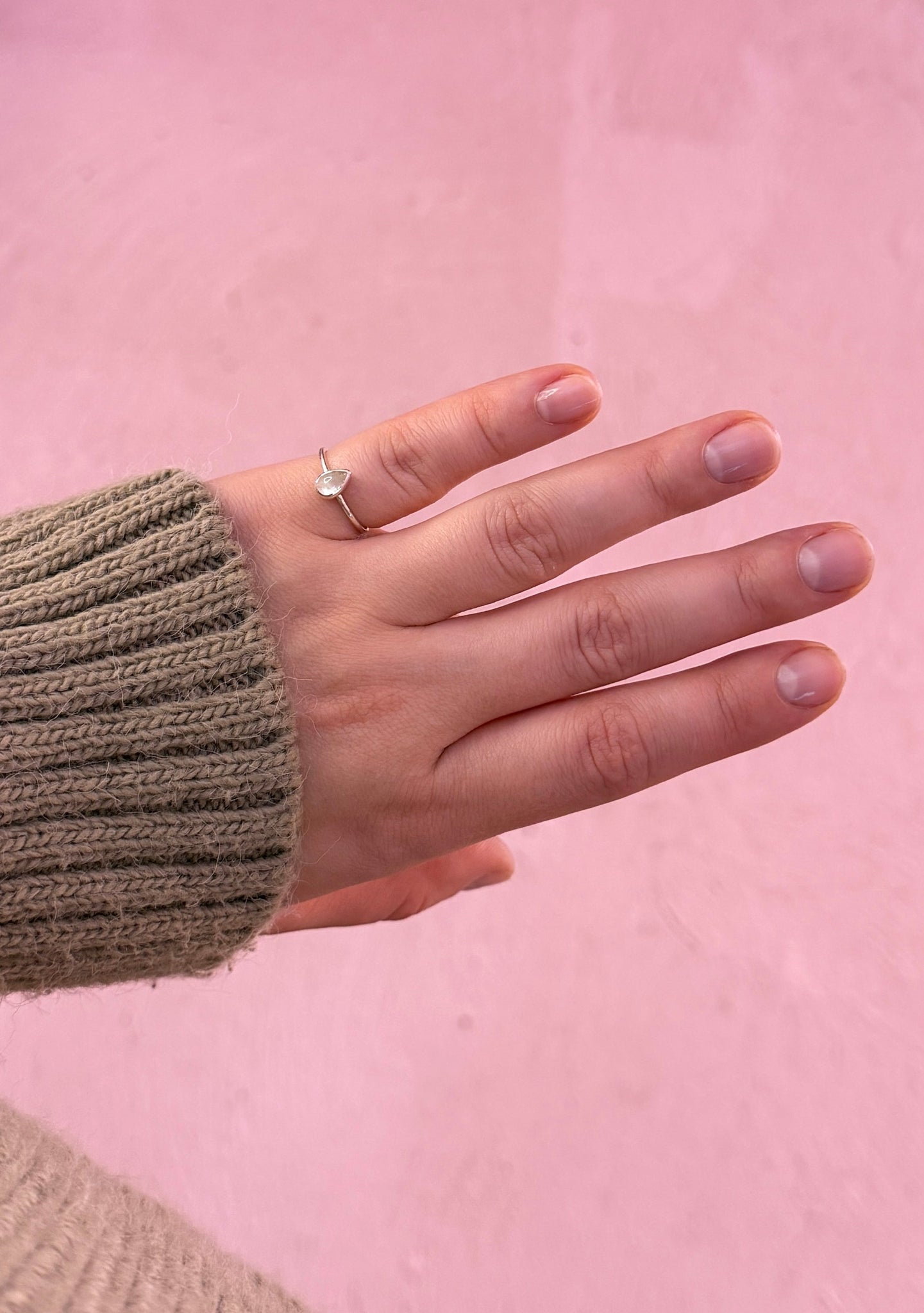 Каблучка з мініатюрним адуляром "Крапля" Accents jewelry