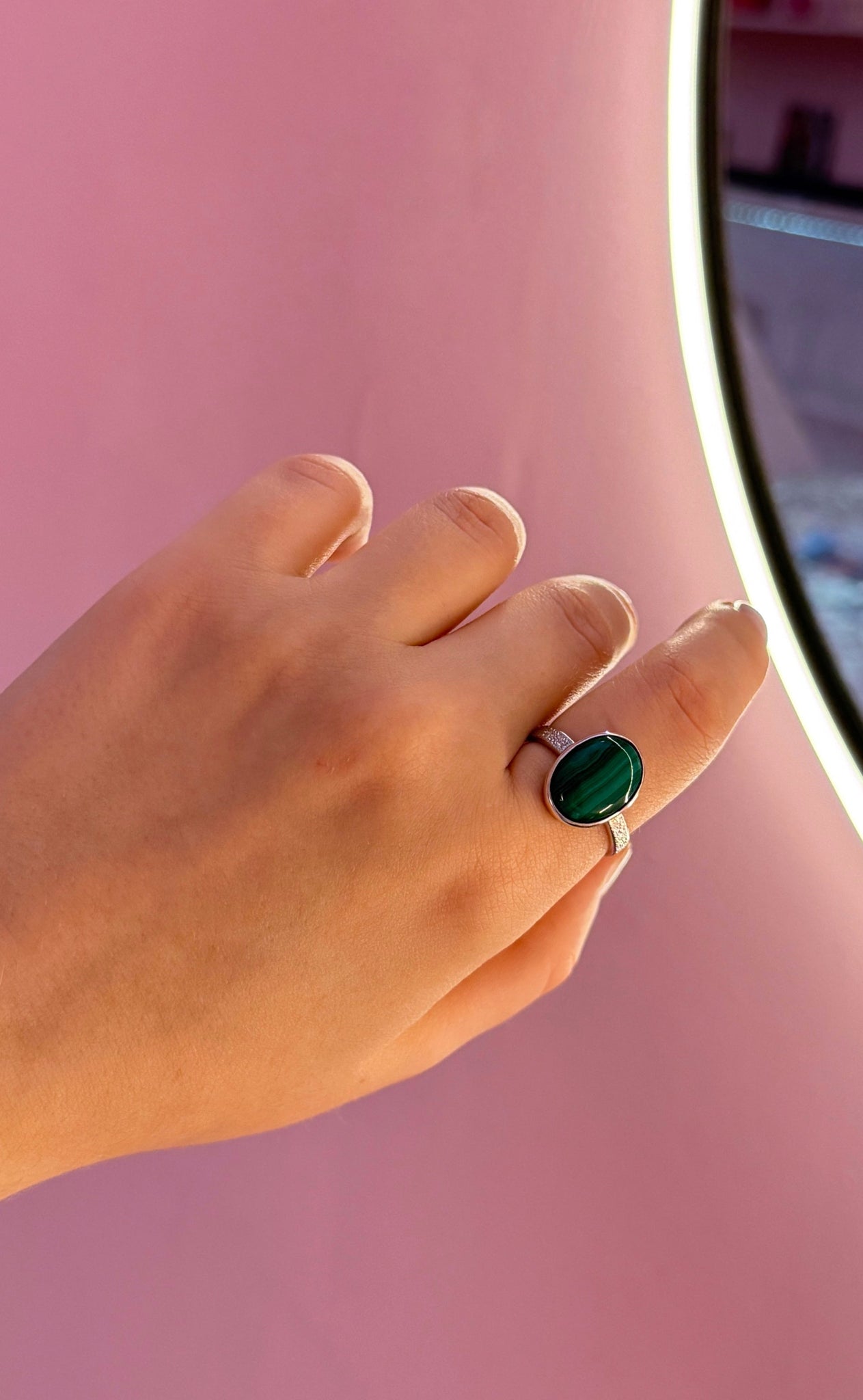 Каблучка текстурна з малахітом Kraplya jewelry