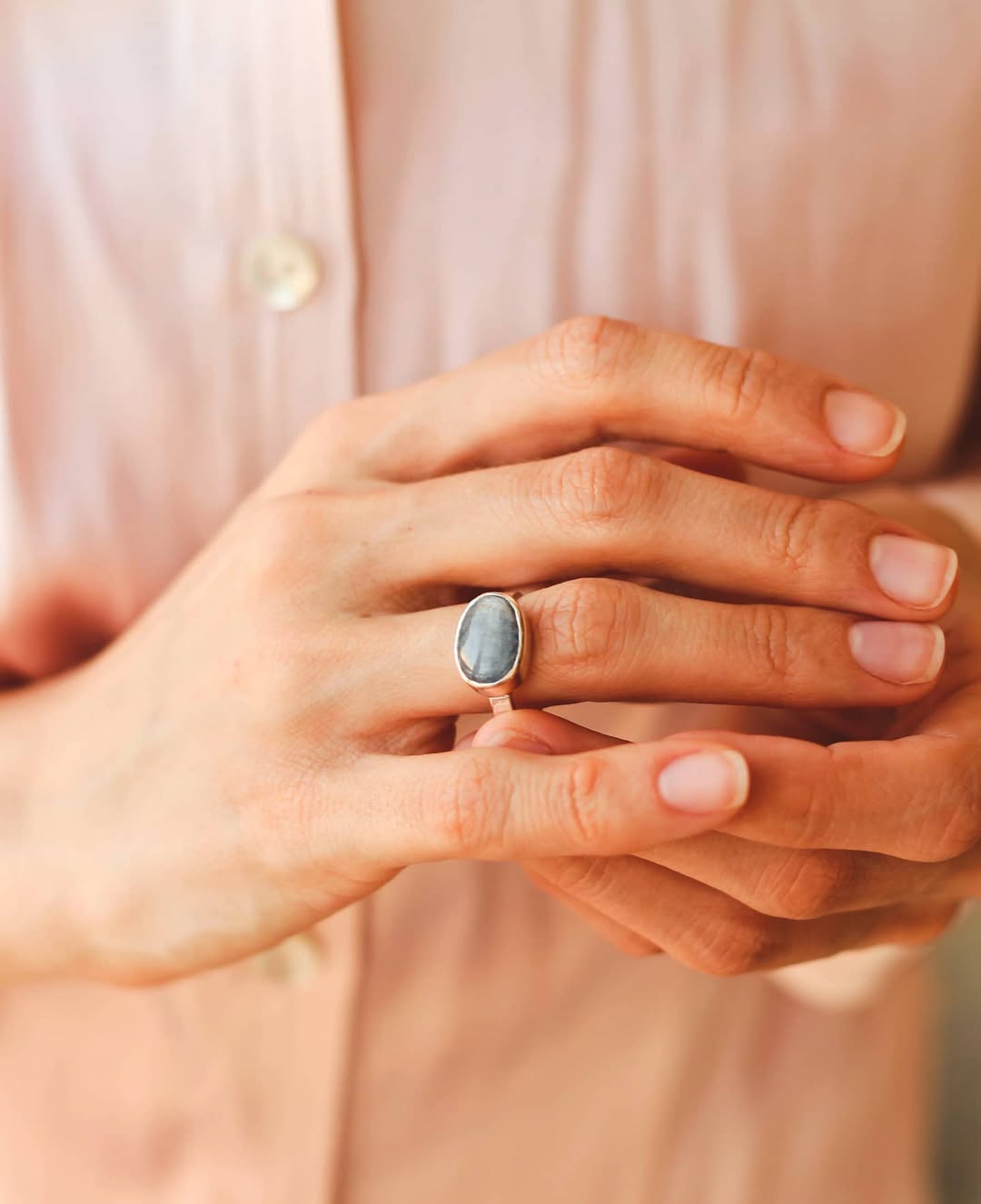 Каблучка текстурна з кіанітом Kraplya jewelry